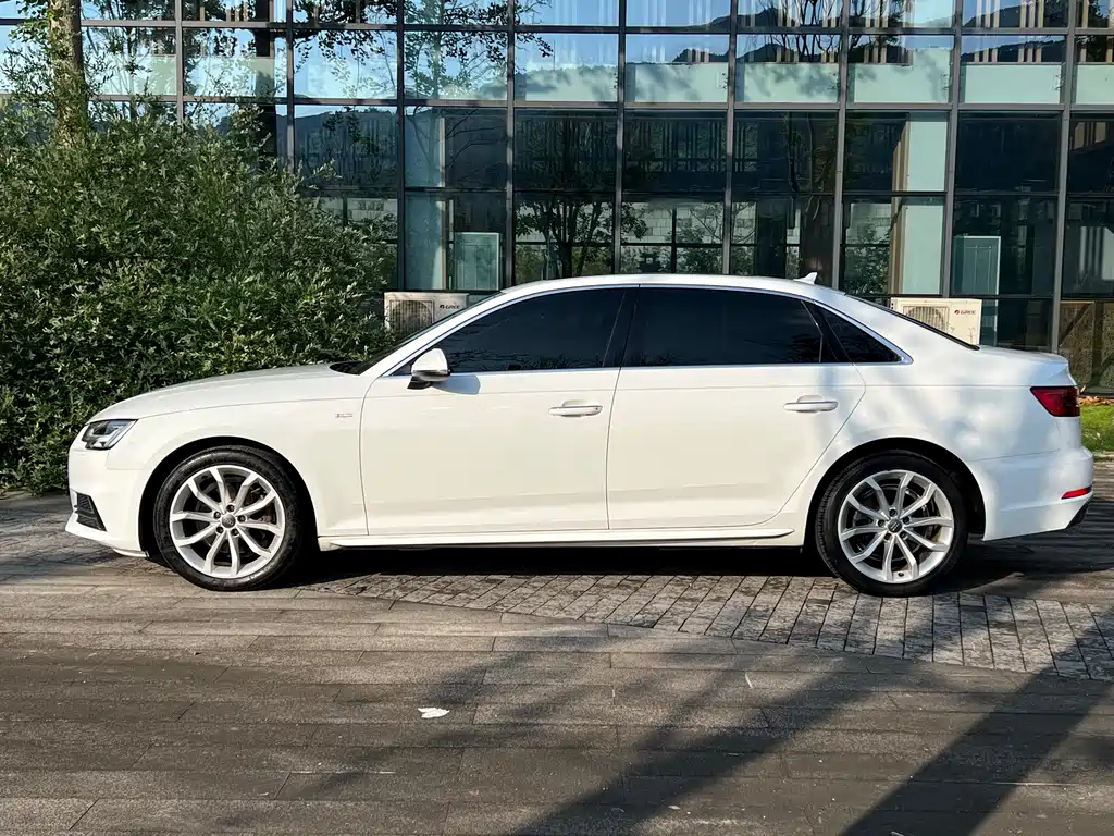 Audi A4L 2017 — фото 3