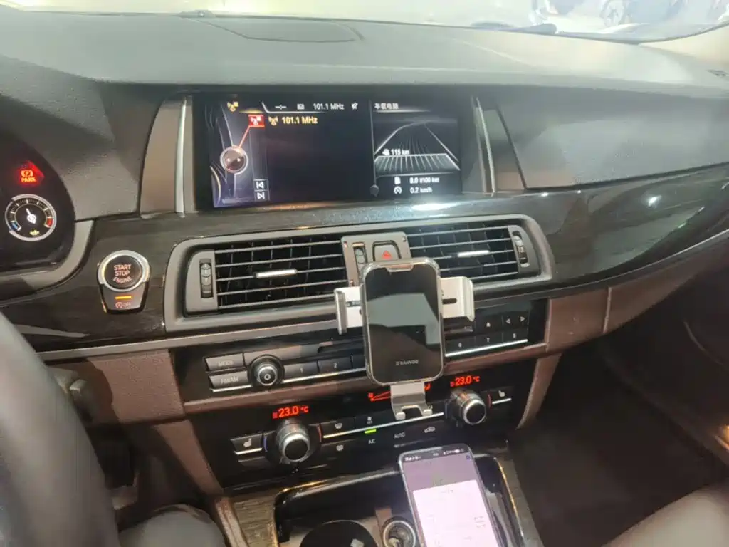 BMW 5 Series 2016 — фото 13