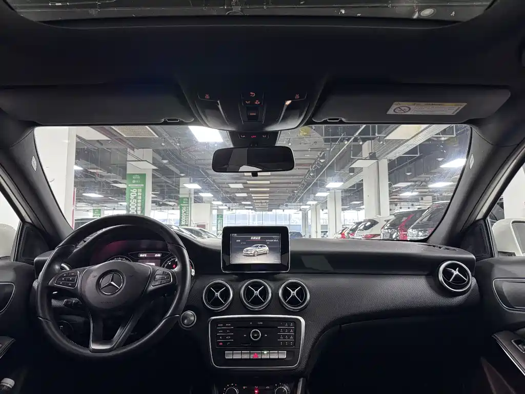 Mercedes-Benz A-Class 2016 — фото 17
