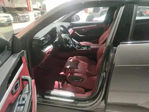 Lamborghini Urus 2021