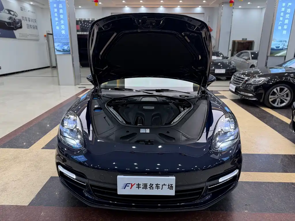 Porsche Panamera 2018 — фото 25