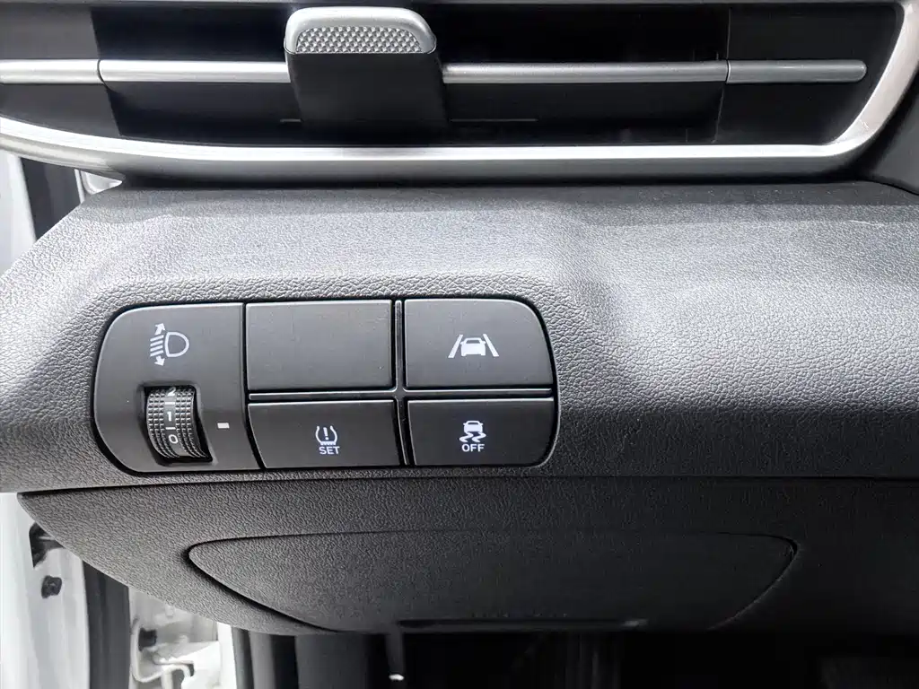 Hyundai Elantra 2022 — фото 12