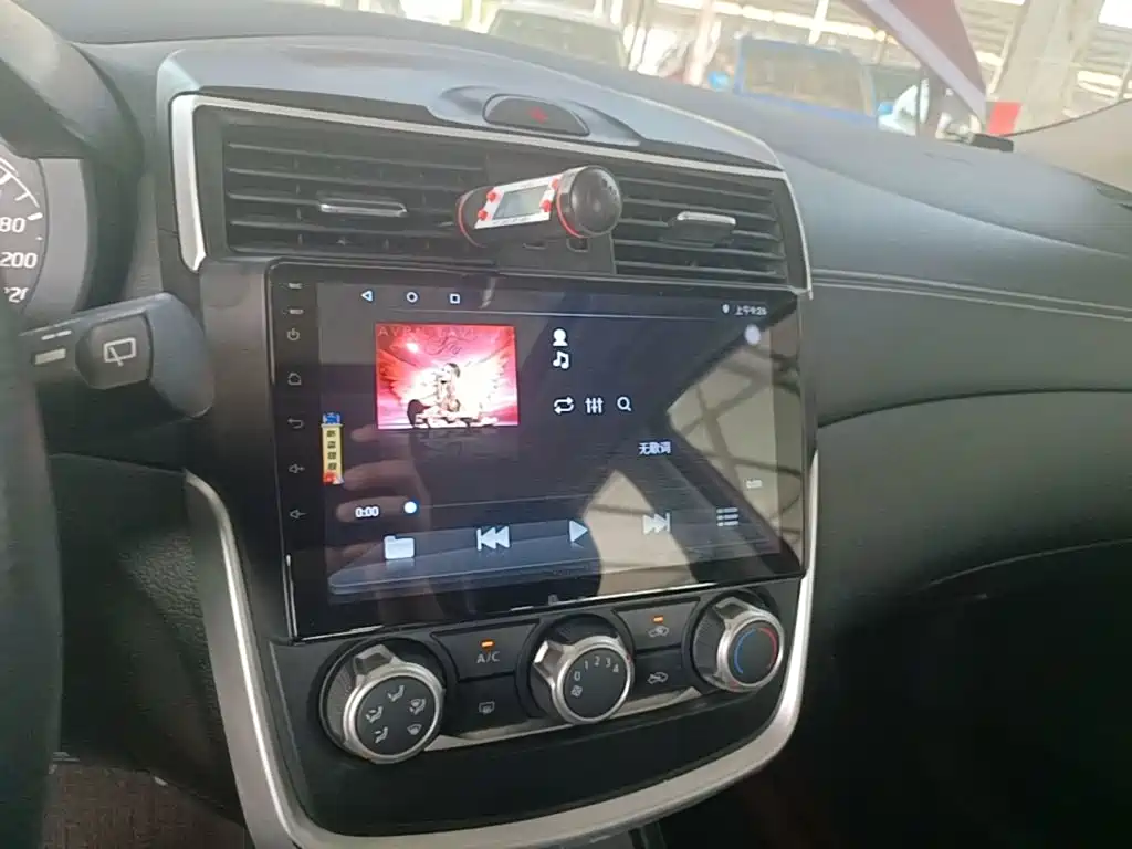 Nissan Tiida 2018 — фото 13
