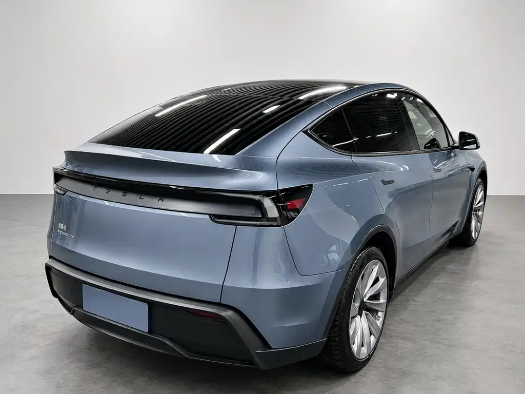 Tesla Model Y 2025 — фото 4