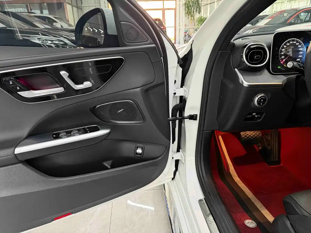 Mercedes-Benz C-Class 2023 — фото 9