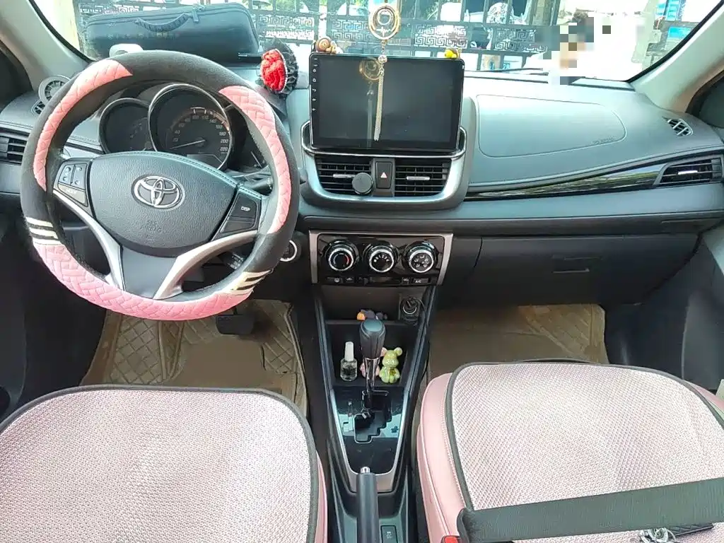 Toyota Yaris L 2023