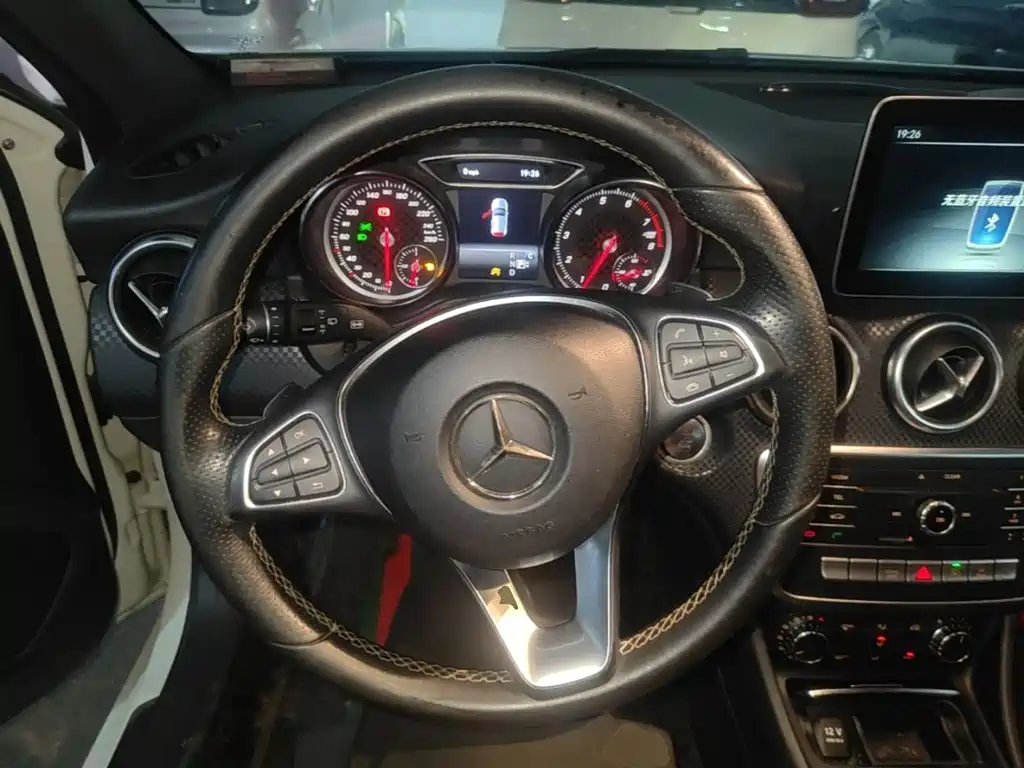 Mercedes-Benz A-Class 2017 — фото 11