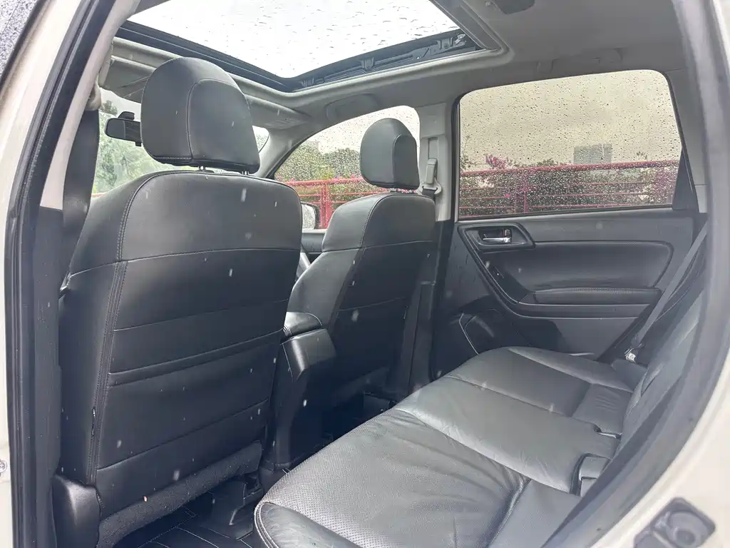 Subaru Forester 2015 — фото 10