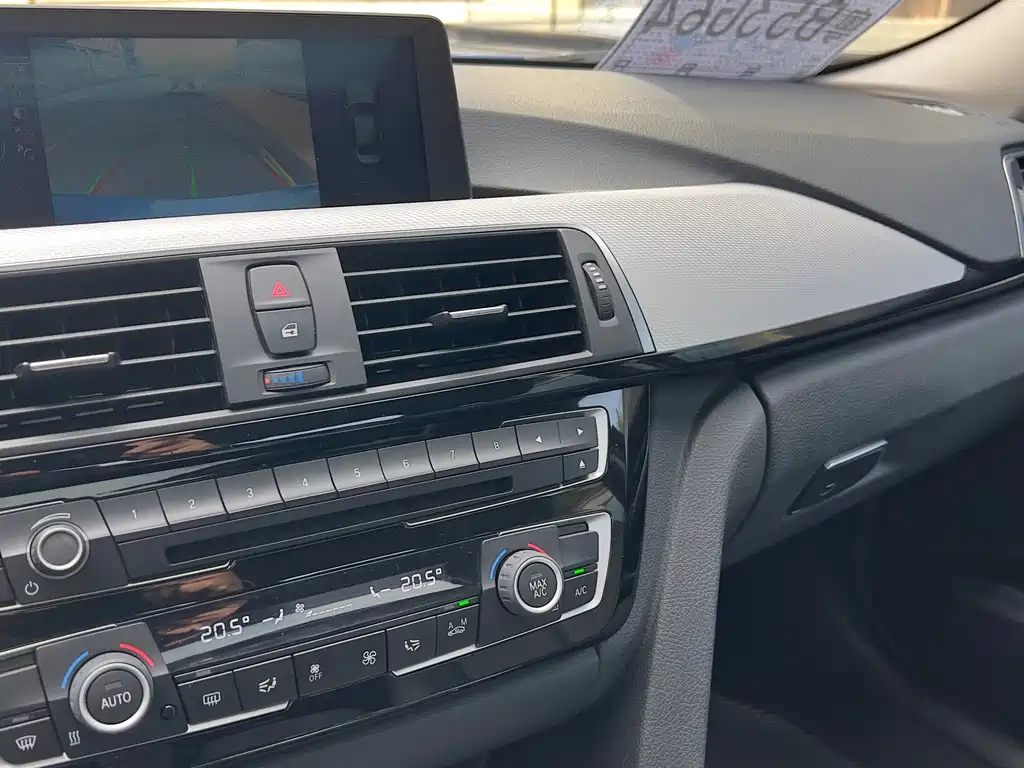 BMW 3 Series 2017 — фото 9