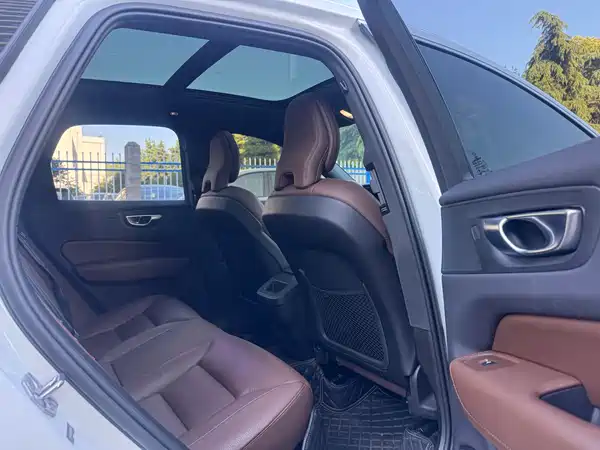 Volvo XC60 2022
