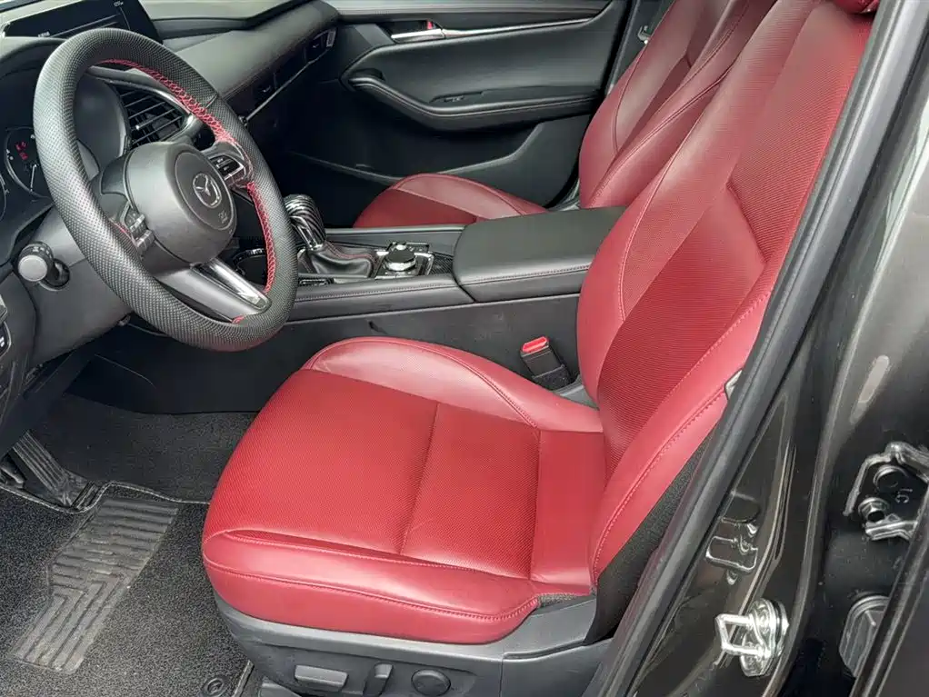 Mazda 3 Axela 2024 — фото 11