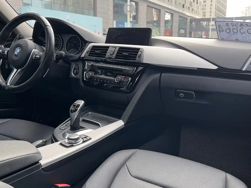 BMW 3 Series 2017 — фото 14