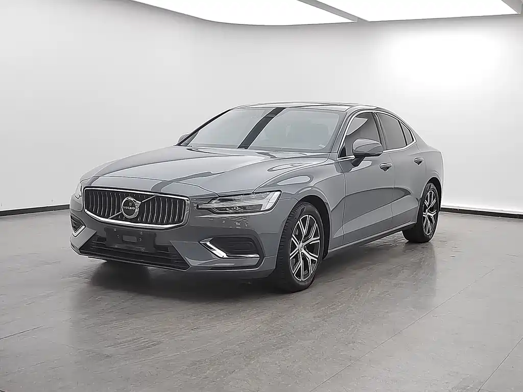 Volvo S60 2023 — фото 1