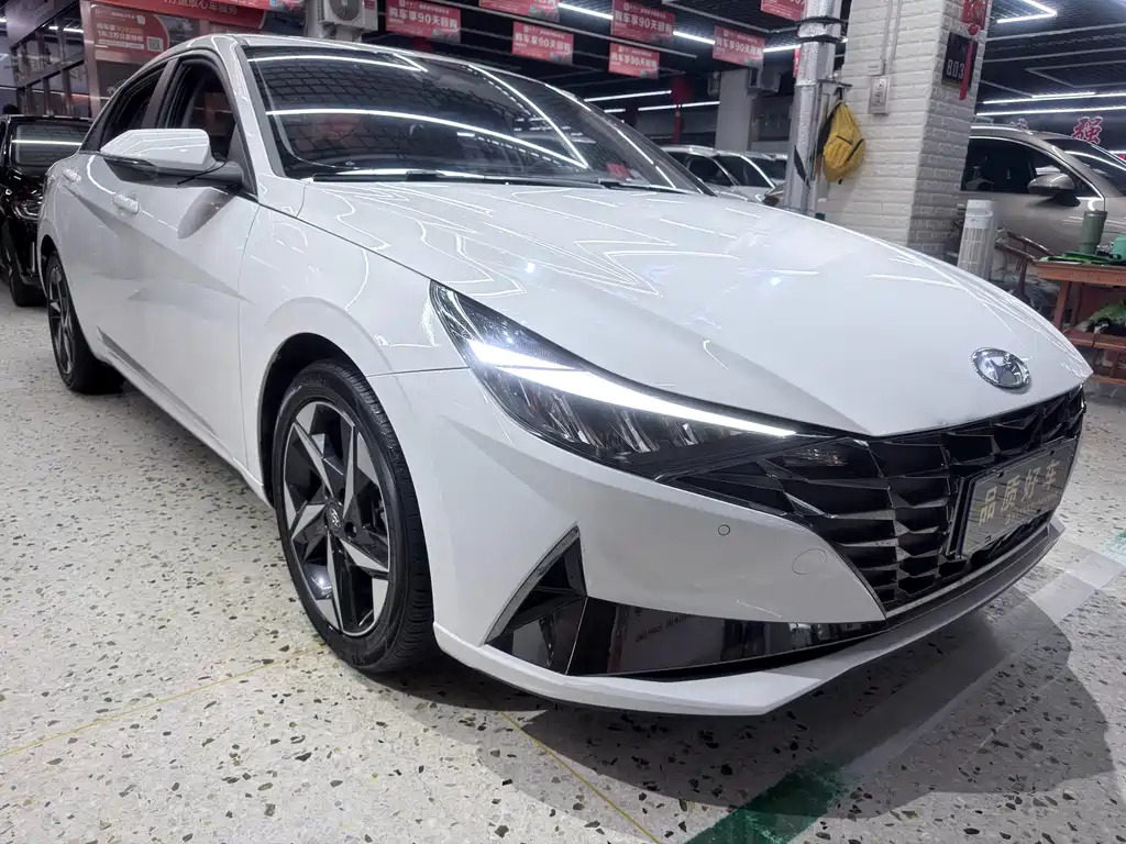 Hyundai Elantra 2022
