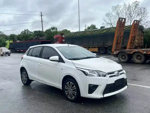Toyota Yaris L 2015