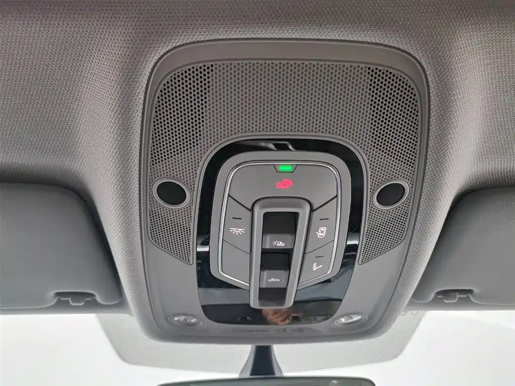 Audi A4L 2023 — фото 25