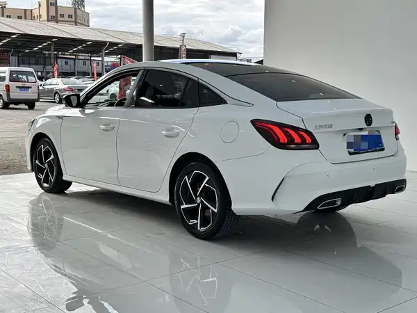 MG MG5 2021
