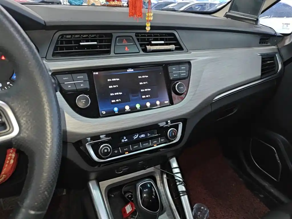Geely Vision X3 2017 — фото 13