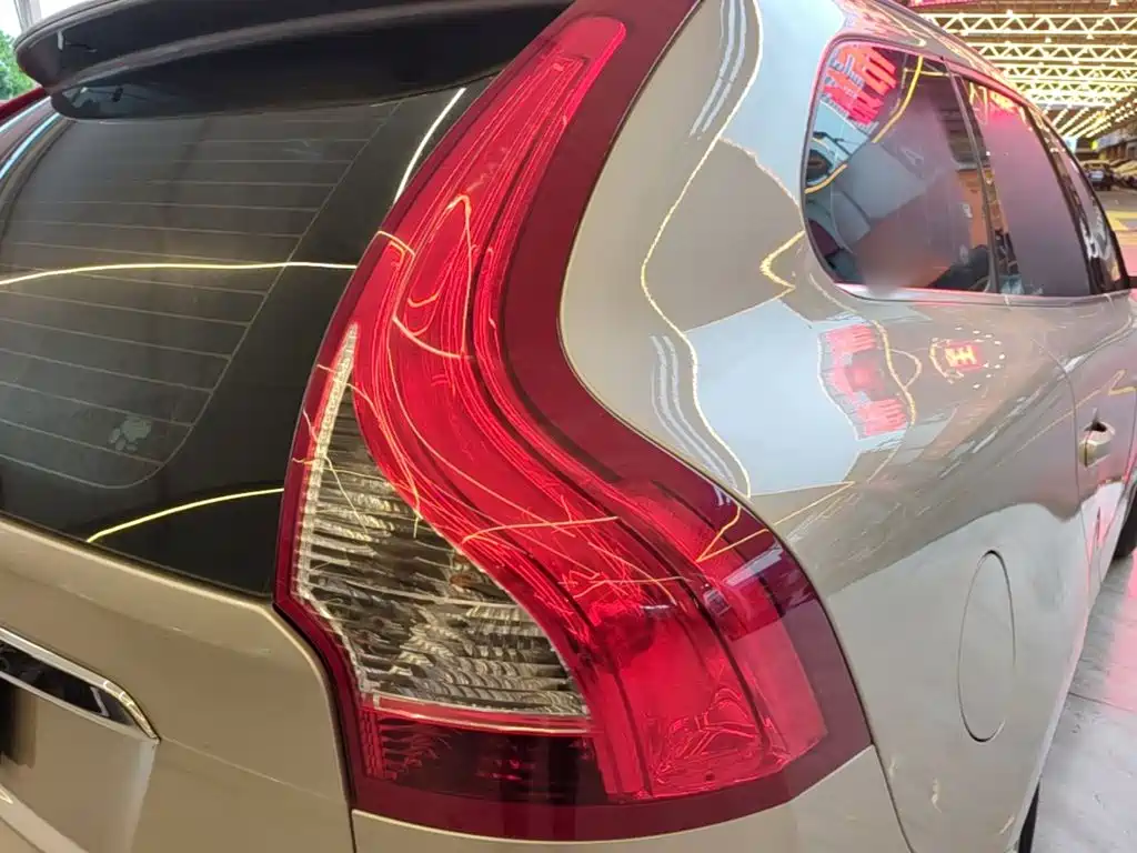 Volvo XC60 2017 — фото 8
