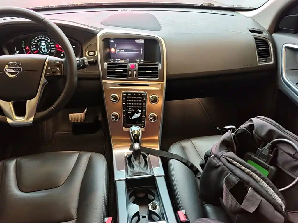 Volvo XC60 2017 — фото 13