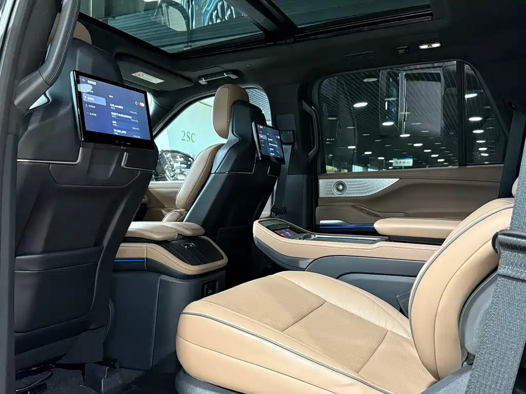 Lincoln Navigator 2025 — фото 13