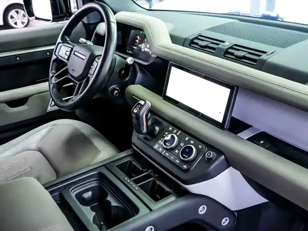 Land Rover Defender 2021
