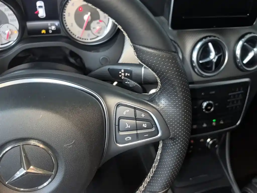 Mercedes-Benz GLA 2017 — фото 14