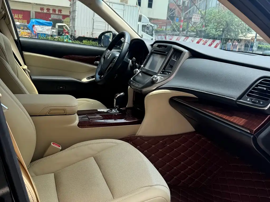 Toyota Crown 2016 — фото 19