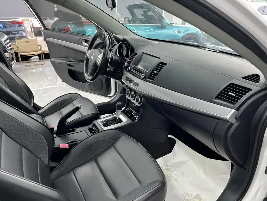 Mitsubishi Lancer EX 2017 — фото 13
