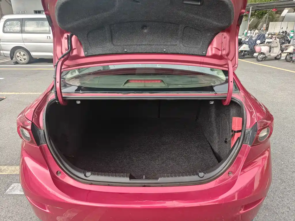 Mazda 3 Axela 2016 — фото 16