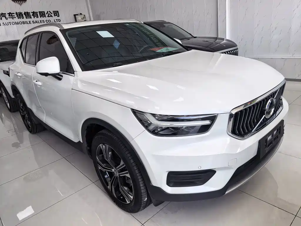 Volvo XC40 2021 — фото 2