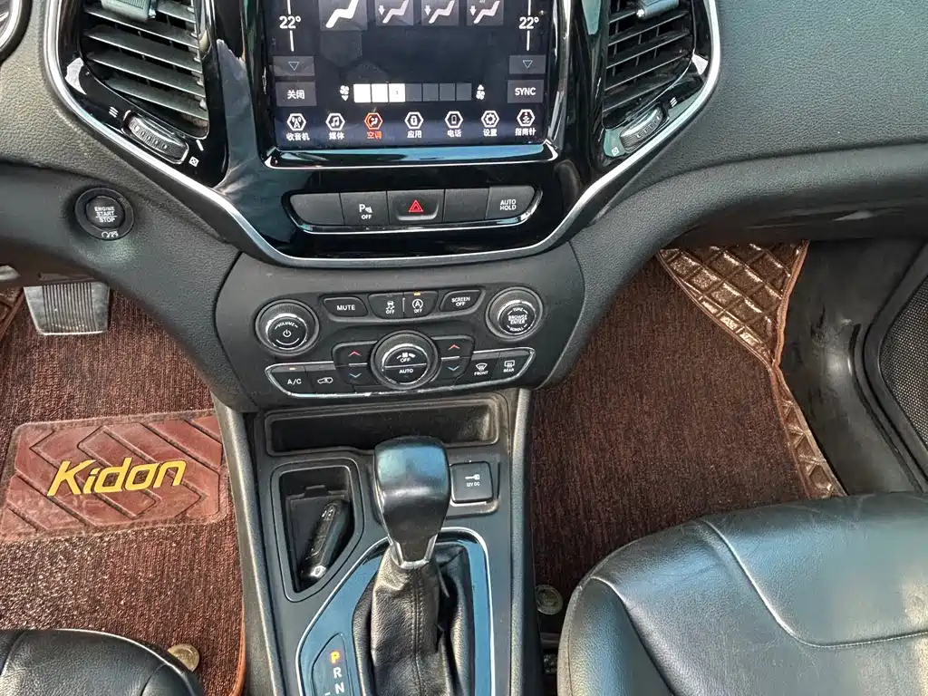 Jeep Cherokee 2019 — фото 13