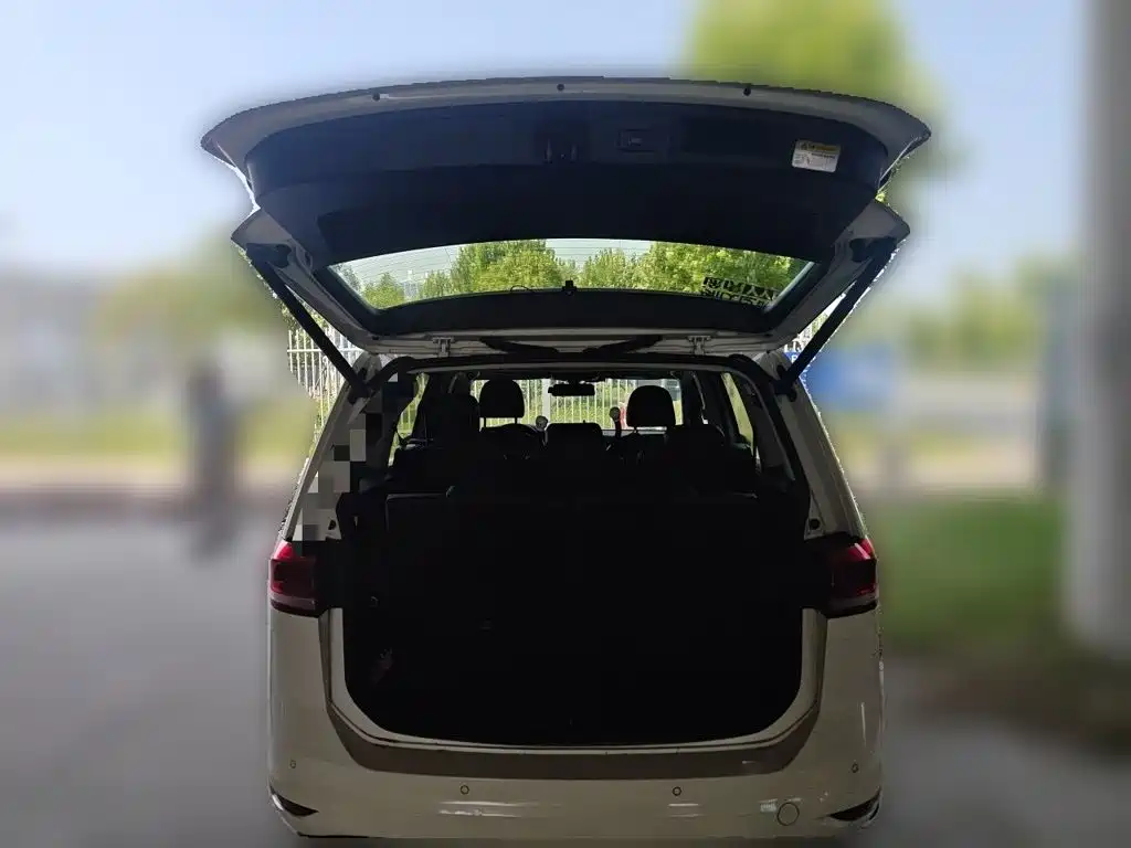 Volkswagen Touran 2018 — фото 16