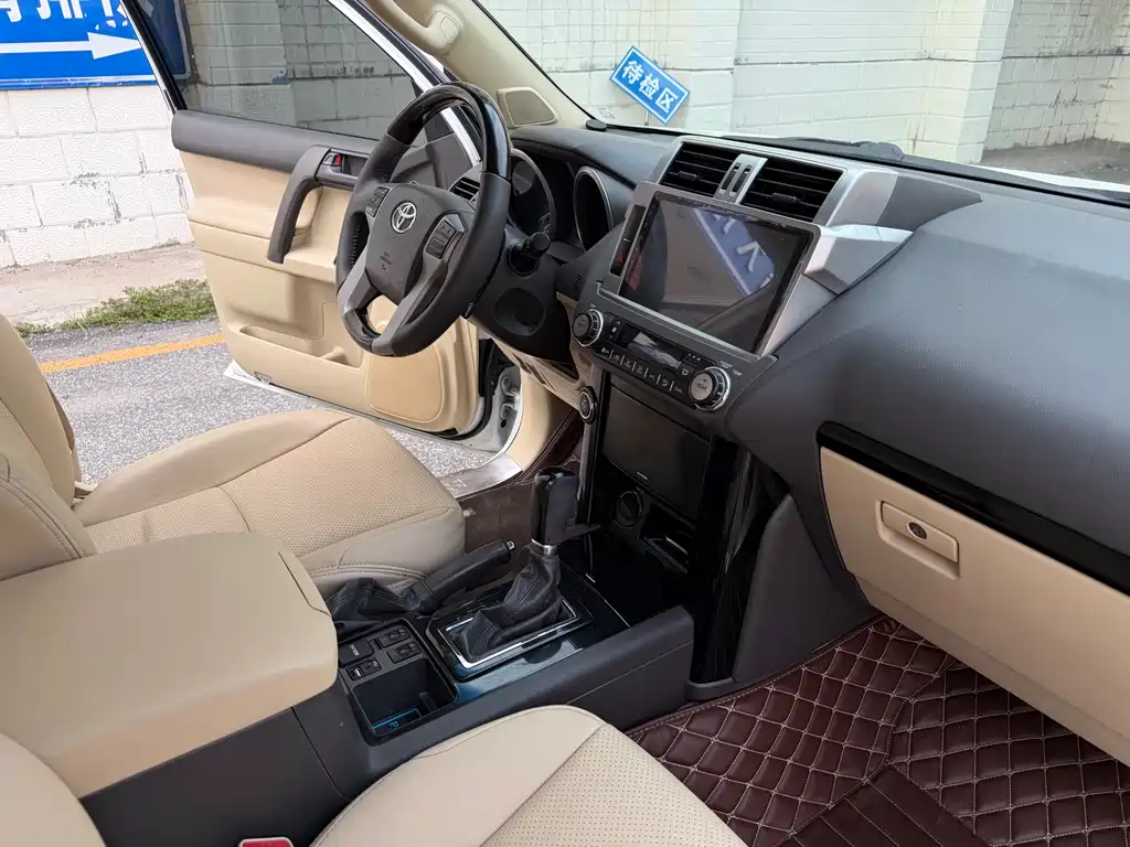 Toyota Prado 2014 — фото 10