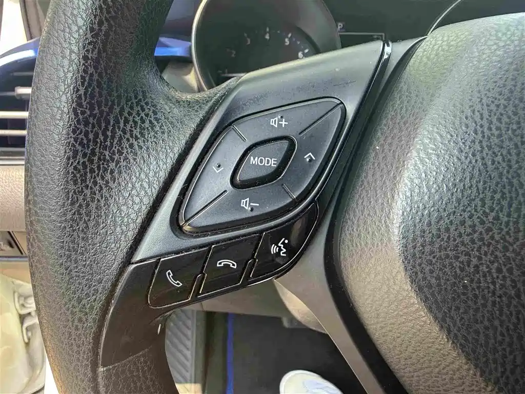 Toyota C-HR 2020 — фото 31