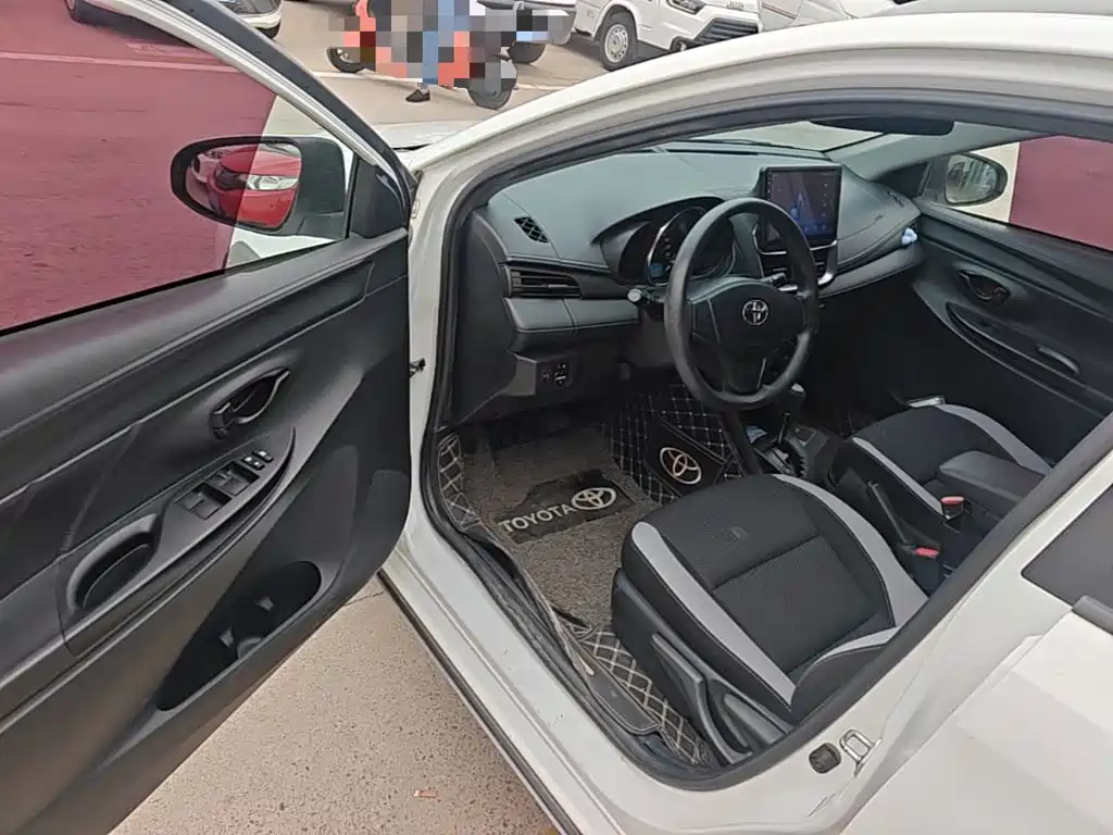 Toyota Yaris L 2020 — фото 16