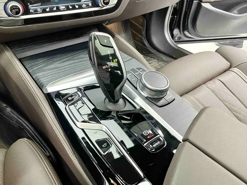 BMW 5 Series 2020 — фото 14