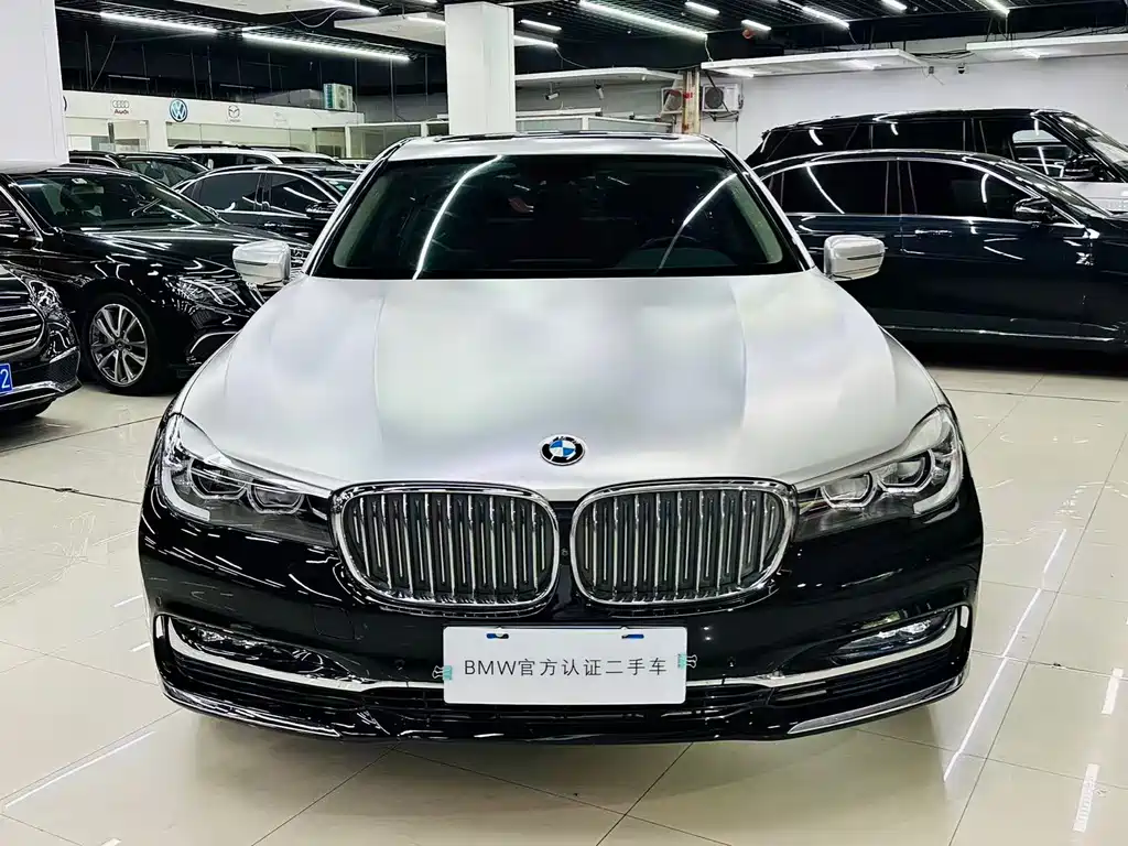 BMW 7 Series 2018 — фото 10