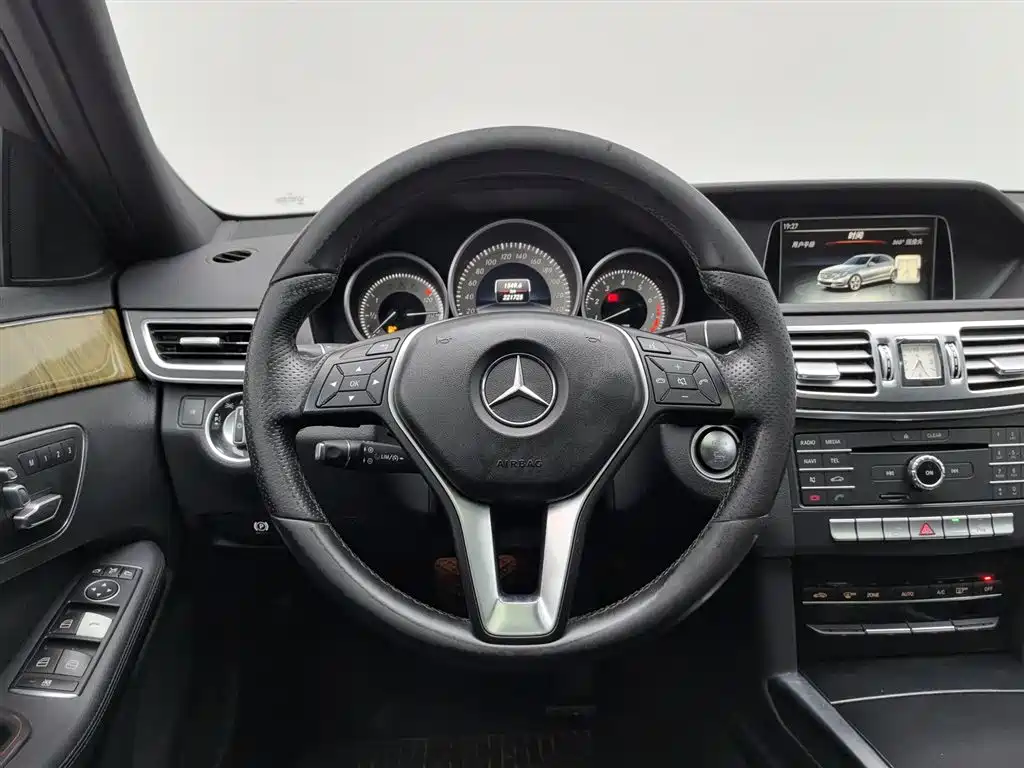 Mercedes-Benz E-Class 2016 — фото 11