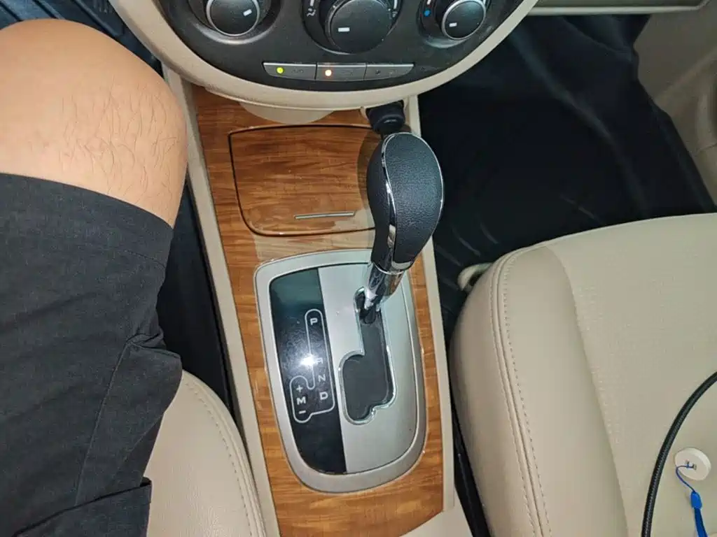 Buick Excelle 2015 — фото 14