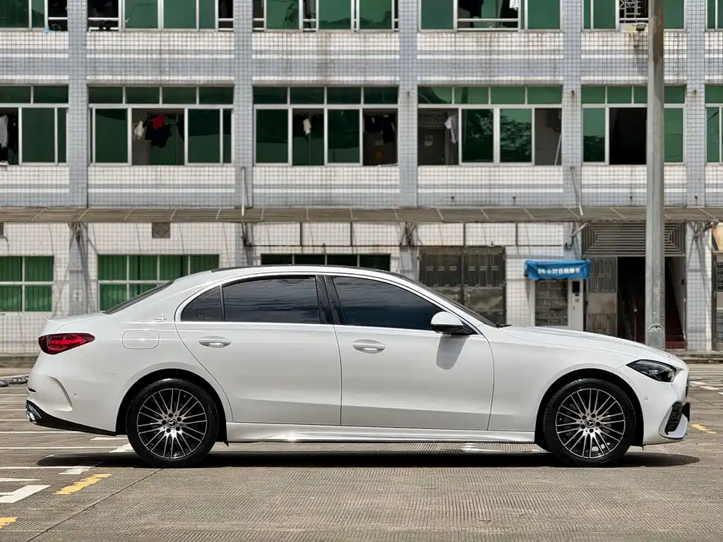Mercedes-Benz C-Class 2023 — фото 18