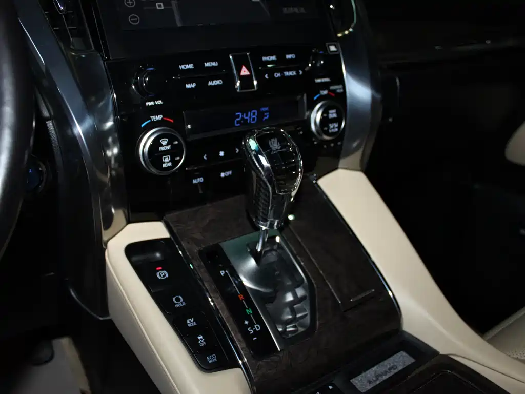 Toyota Alphard 2020 — фото 12