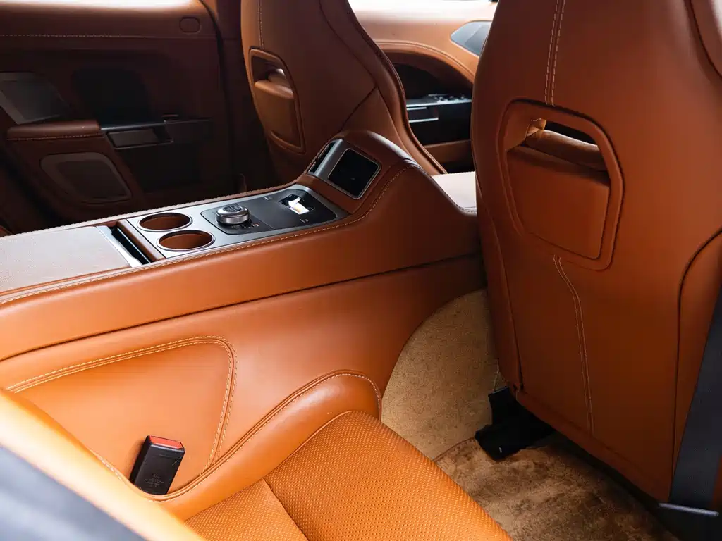 Aston Martin Rapide 2018 — фото 26