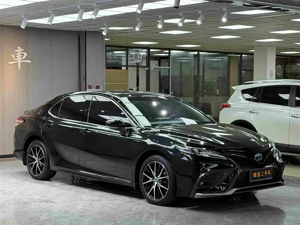 Toyota Camry 2021 — фото 3