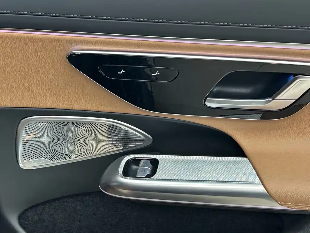 Mercedes-Benz E-Class 2024 — фото 15