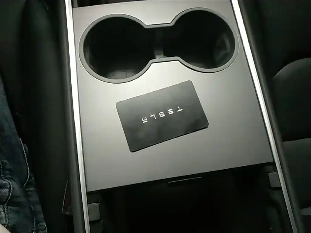 Tesla Model Y 2021 — фото 9