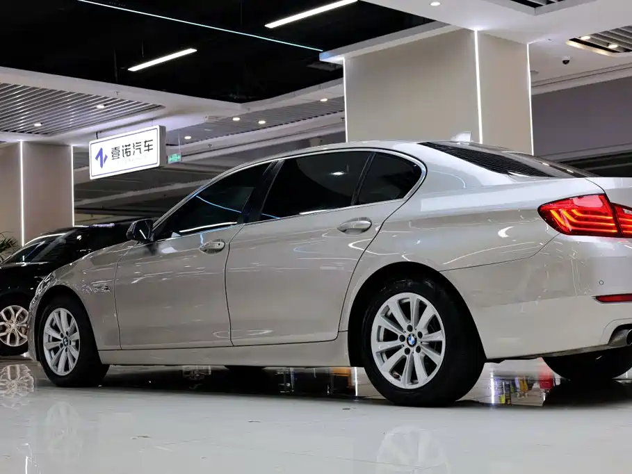 BMW 5 Series 2016 — фото 12