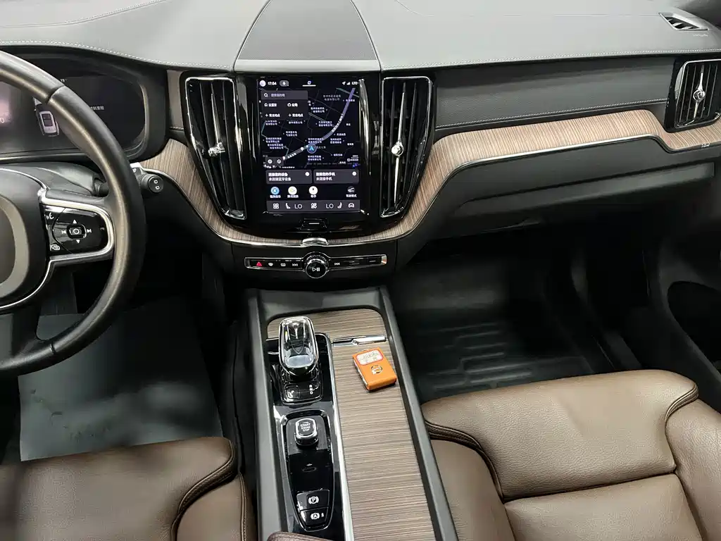 Volvo XC60 Plug-In Hybrid 2021 — фото 14