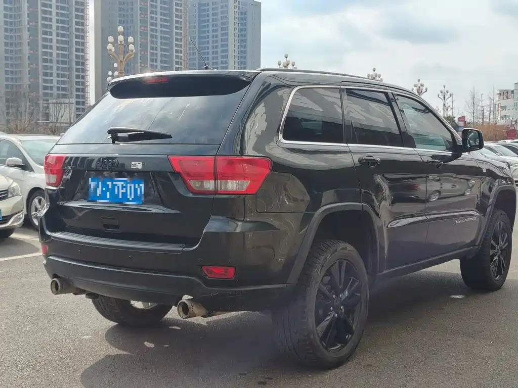 Jeep Grand Cherokee 2012 — фото 5
