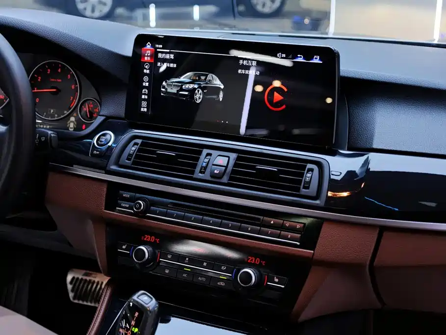 BMW 5 Series 2016 — фото 20